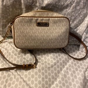 Michael kors tan crossbody